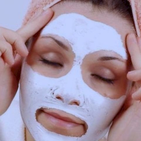 Mascarilla de yogur natural: beneficios para el rostro y cómo hacerla